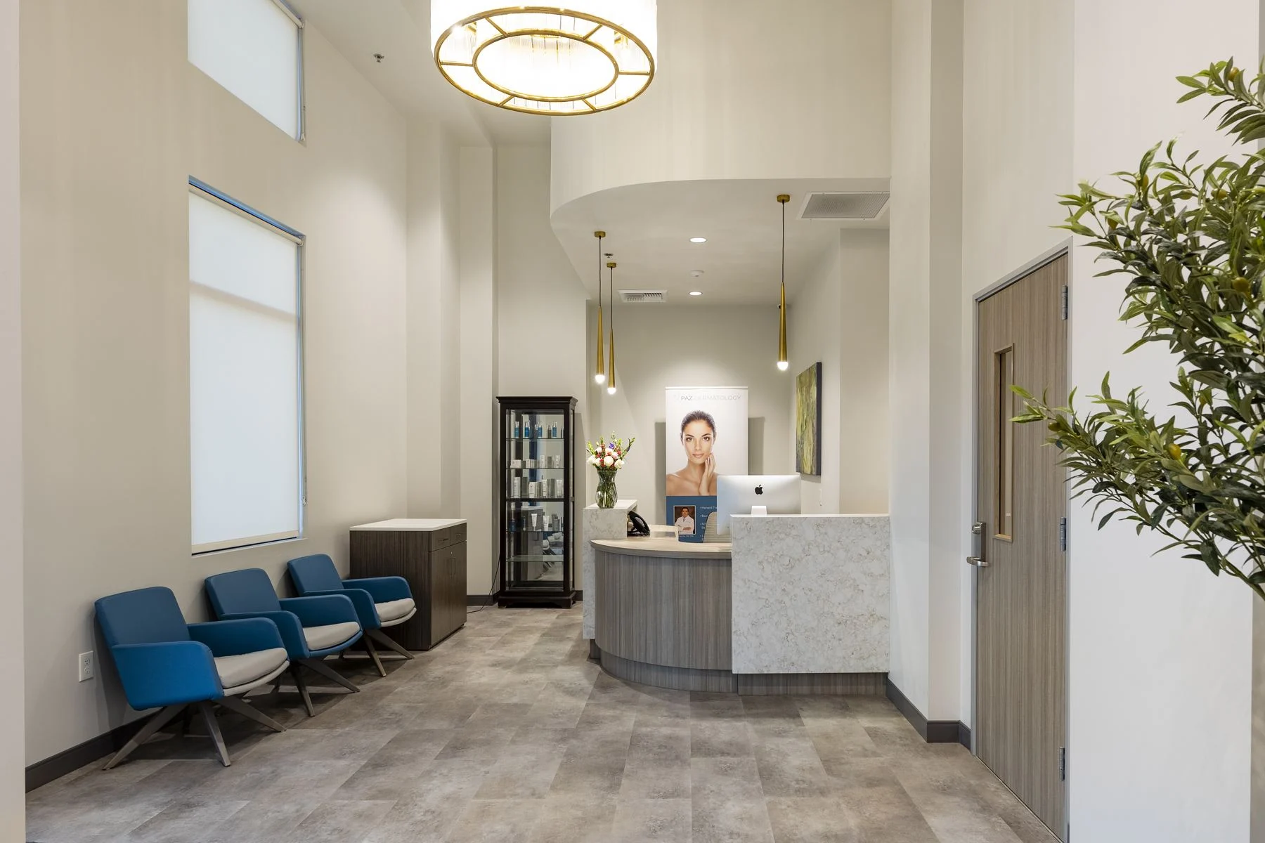 The Fresno lobby from the entrance, with its tall ceiling and chandelier