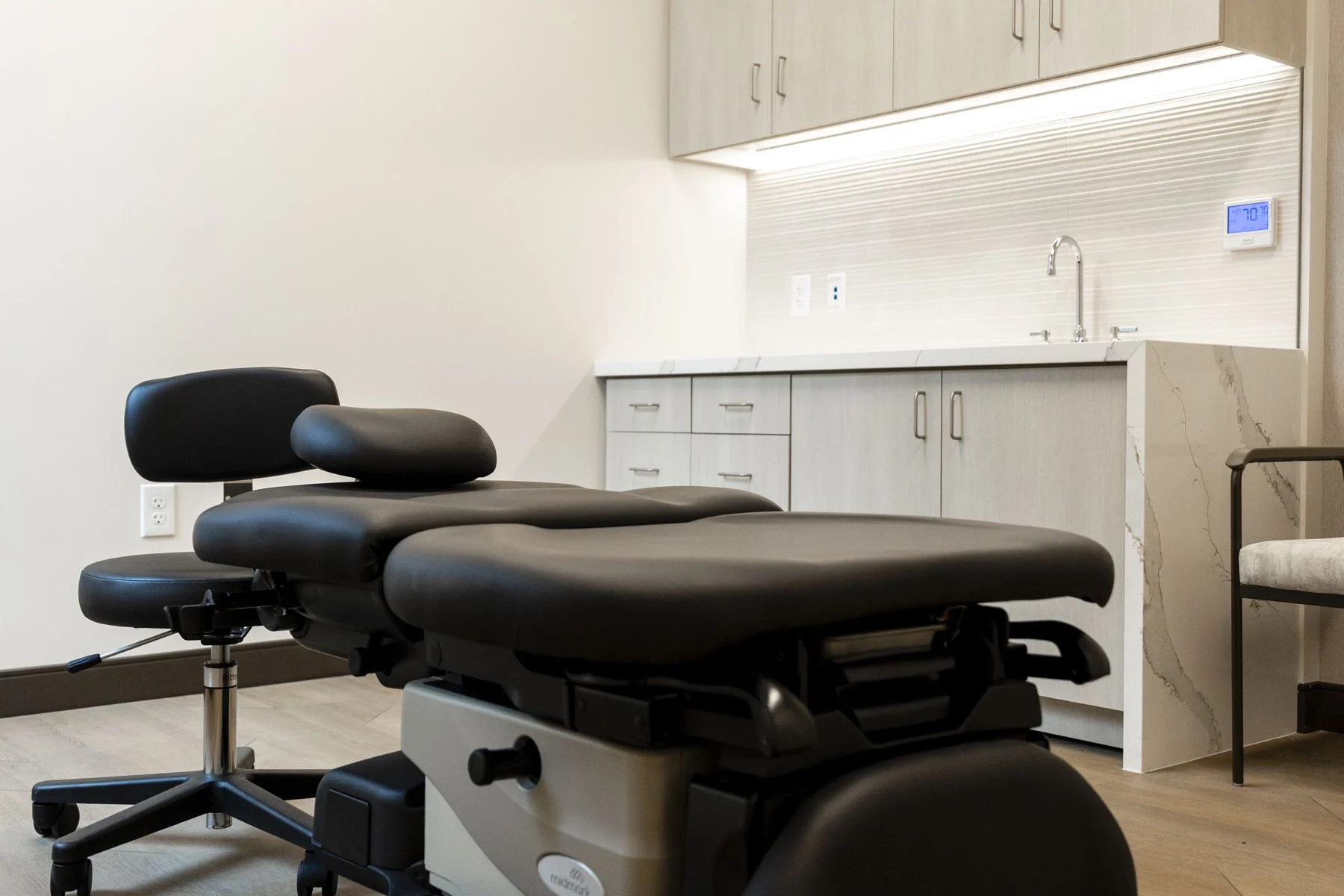 Visalia procedure room with a treatment chair